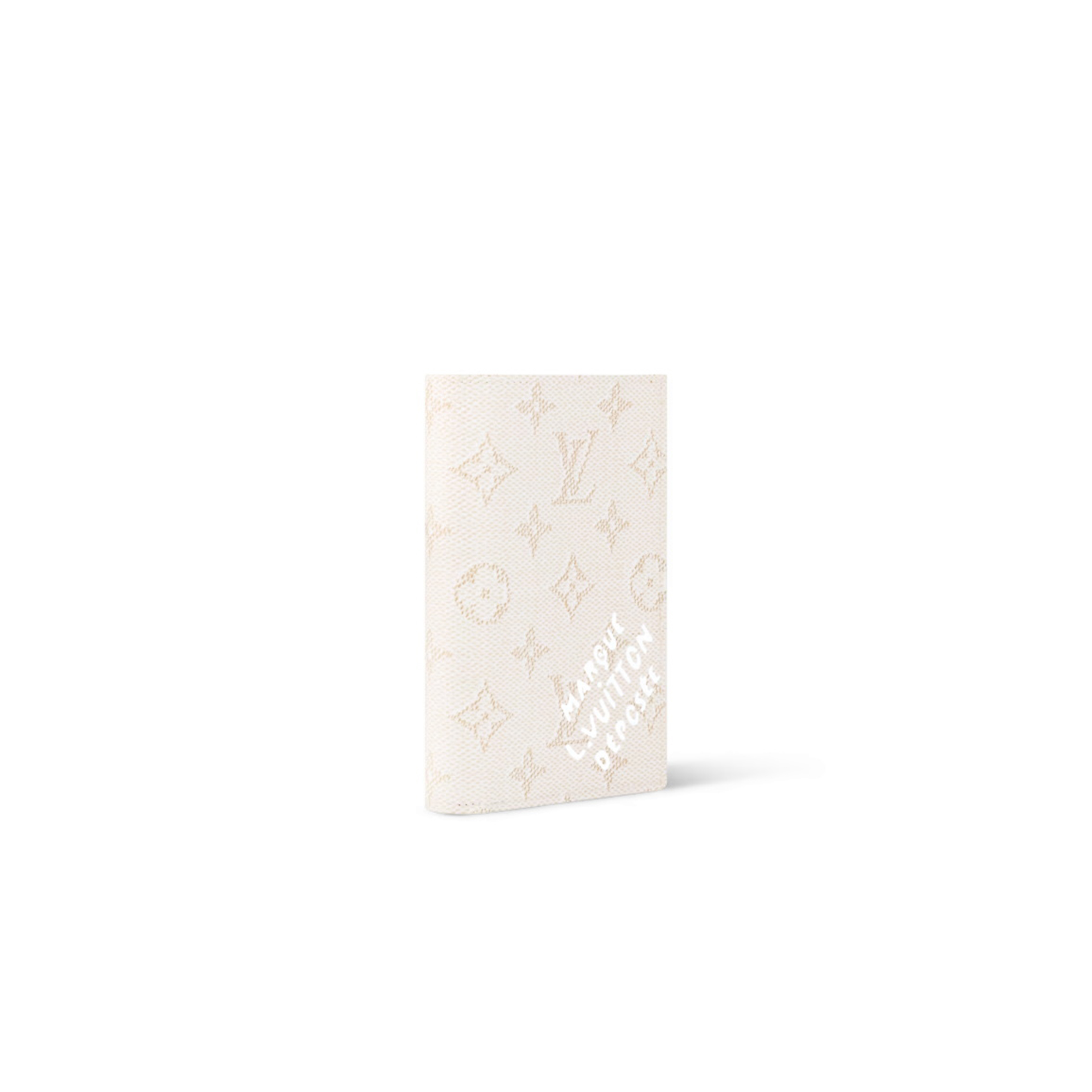 LOUIS VUITTON PASSPORT COVER M15075 (14*10*3cm) LOUIS VUITTON PASSPORT COVER M15075 (14*10*3cm)